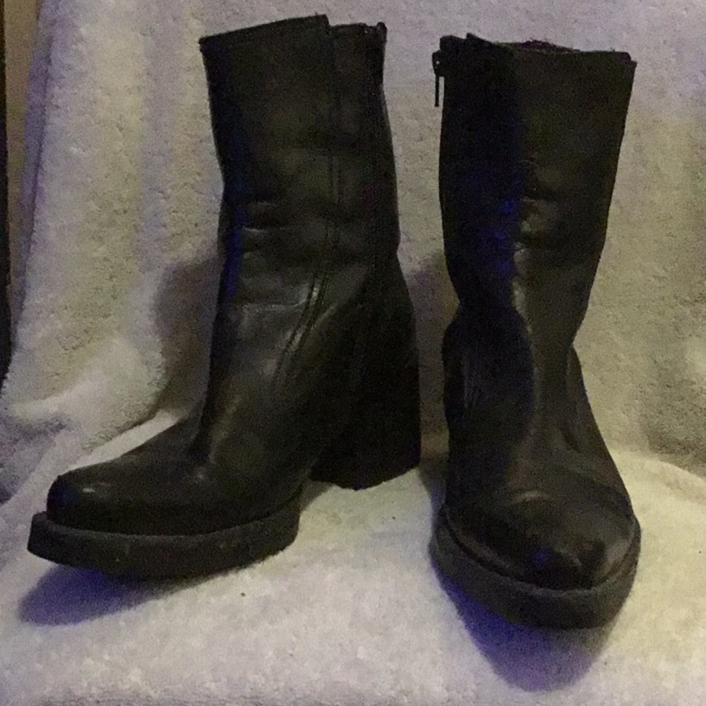 Black boots, women’s size 11